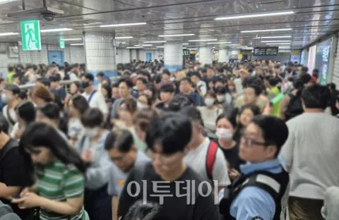 야 출퇴근 미친짓 아니냐 재택근무가 왜 보편화 안되는걸까?