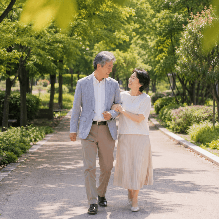 공원 산책하는 은퇴 부부